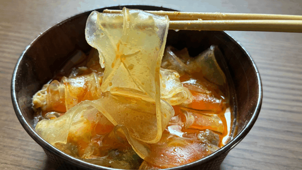 極太の春雨が特徴の麻辣担